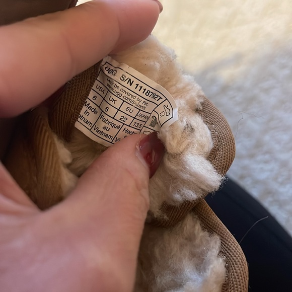 Toddler Ugg Boots - Picture 4 of 4